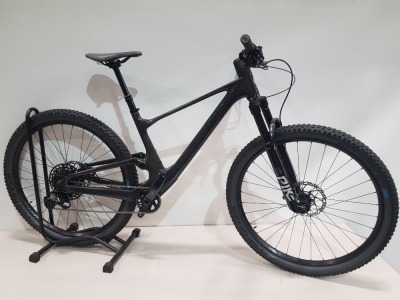 SCOTT SPARK 940 286287. SIZE (M). FAST, LIGHTWEIGHT AND ULTRA CAPABLE ON ALL SORTS OF TERRAIN, SHORT-TRAVEL TRAIL BIKE, DOWNCOUNTRY RIG, OCCASIONAL RACE BIKE AS WELL AS A MOUNTAIN BIKE. USAGE 3 EXAMPLE CROSS COUNTRY AND MARATHON. FRAME SCALE 910 CARBON HM