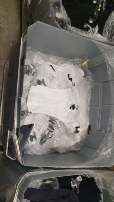 FULL PALLET OF APPROX 500 X 2 PACKS OF BRAND NEW WHITE TESCO F & F SCHOOL EASY IRON GIRLS BLOUSES (TOTAL RRP £3000) SIZE 9-10 YEARS (NOTE PALLET JACKET NOT INCLUDED)