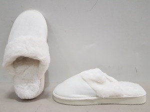 42 X BRAND NEW FAUX FUR INTERIOR AND EXTERIOR - RIBBED SOLE SLIPPERS - ALL IN CREAM - ALL IN SIZE M - IN 2 BOXES