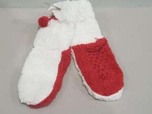 30 X BRAND NEW LOUNGEABLE BOUTIQUE LONG WOOLY SOCKS IN WHITE AND RED WITH GRIP SOLES - ALL IN SIZE UK 3- 5 - IN 1 TRAY