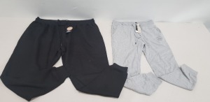 10 X PIECE BRAND NEW MIXED LOT CONTAINING 6 JACK & JONES JOGGING BOTTOMS IN GREY SIZES 5 MEDIUM AND ONE XXL , 4 D555 MEN'S BLACK JOGGING BOTTOM'S SIZES 1 IN 4XL , 2 IN 5XL , 1 IN 6XL (TOTAL RRP £269 )