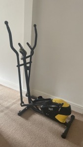 1 X BRAND NEW FACTORY SEALED EVERLAST PRM CROSS FIT TRNR00 IN BLACK/YELLOW GROSS WEIGHT 52 KG (NOTE BOX IS DAMAGED)