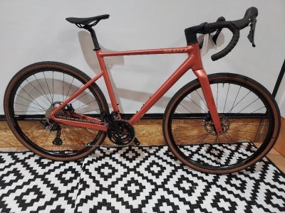 SCOTT CONTESSA SPEEDSTER GRAVEL 15 286488. SIZE (54CM). CONDITION OF USAGE 2 EXAMPLE TREKKING BIKE, TRAVEL BIKE .FRAME SPEEDSTER GRAVEL DISC / D.BUTTED 6061 ALLOY SCOTT GRAVEL GEOMETRY / REPLACEABLE DERAILLEUR HANGER INTERNAL CABLE ROUTING SYNCROS FENDER