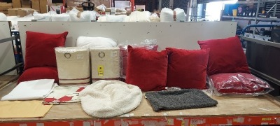 20 X BRAND NEW MIXED LOT CONTAINING LINEN PLEAT LINED EYELET CURTAINS IN RED AND CREAM 90 X 90 - RED VELVET CUSHIONS SIZE 45 CM X 45 CM - CUSHION FILLERS 45CM X 45CM ON A FULL BAY