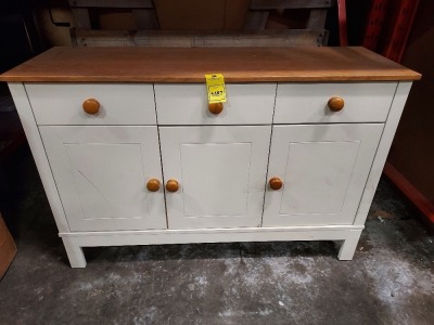 1 X KITCHEN 3 DRAWER 3 DOOR SIDEBOARD IN CRÈME AND IVORY ( SOME MARKS AND SCRATCHES ON FRONT - CUSTOMER RETURN