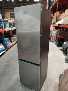 1 X SAMSUNG FRIDGE FREEZER IN GREY (SERIAL NUMBER 062E4EAR800054N ) SIZE 190 CM X 60 CM ( MARKS AND SCRATCHES ALL OVER - FRONT AND SIDES )