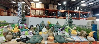 100 + BRAND NEW PREMIER DECS MIXED GARDEN LOT CONTAINING MEDITATING BUDDHA ORNAMENTS - THE CHLOE LANTERN - LARGE BIRD ORNAMENT - DECORATIVE GONKS IN PURPLE AND GREEN - LANTERNS SOLAR STRING LIGHTS - SOLAR POWERED HALF BALL GARDEN LIGHTS - BUDDHA HEAD WALL