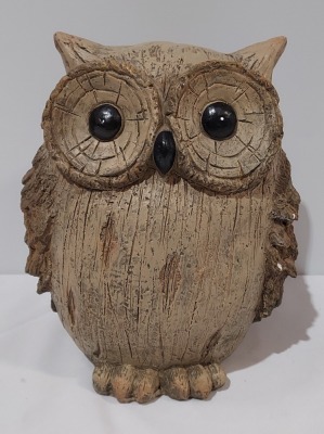 32 X BRAND NEW PREMIER OWL ORNAMENTS IN SIZE 25.5 CM X 22CM X 29CM IN 8 BOXES ( LOAD 3 PALLET 8)