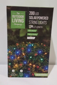 51 X BRAND NEW PREMIER 100 LED SOLAR POWERED STRING LIGHTS - 10M LIT LENGTH IN MULTICOLOURS WITH TWO SETTINGS- STATIC OR FLASHING WITH GREEN CABLE( NOTE SOME BOXES WATER DAMAGED)