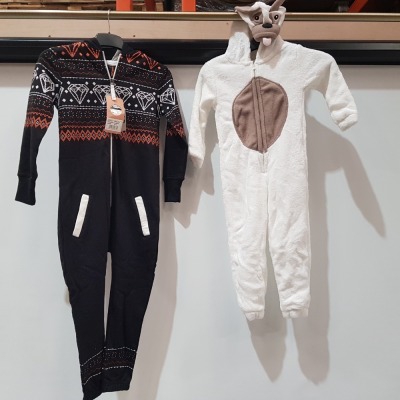 11 X MIXED LOT CONTAINING 7 NIFTY KIDS NOVELTY ANIMAL ALL IN ONE LUXURY SOFT FLEECES/ SLEEPSUITS AGED 3-4 YEARS - 4 XEROS HOODIED ONESIES IN BLACK/ ORANGE AND WHITE AGED 9-10 YEAR OLDS- TOTAL RRP £300 IN TWO TRAYS