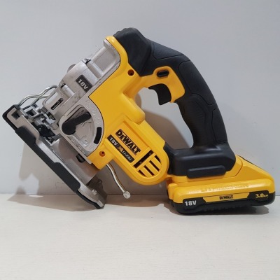 1 X BRAND NEW DEWALT 18 VOLT/ XR LI-ION JIGSAW DCS231 WITH DEWALT 3.0 AH BATTERY