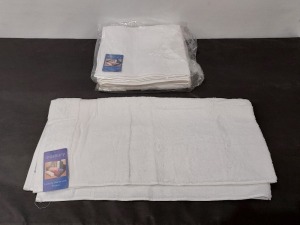 30 X BRAND NEW MUSBURY SUPERSOFT BATH TOWELS - ALL IN WHITE - IN 1 BOXES ( 70 X 127 CM )