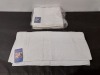 30 X BRAND NEW MUSBURY SUPERSOFT BATH TOWELS - ALL IN WHITE - IN 1 BOXES ( 70 X 127 CM )