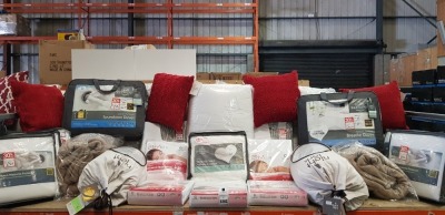 30 PIECE MIXED BRAND NEW BEDDING LOT TO INCLUDE THE FINE BEDDING SINGLE DUVETS - THE FINE BEDDING SUPERKING DUVET - FINE BEDDING DOUBLE MATTRESS PROTECTORS - FINE BEDDING SINGLE MATTRESS PROTECTOR - CURTAINS - PILLOWS - THROWS ETC