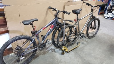 3 X MIXED LOT CONTAINING 1 TREK MOUNTAIN BIKE WITH DISCBRAKES - 6 GEARS - SIZE 52CM - 1 DIAMONDBACK DE3 WITH DISCBRAKES - 8 GEARS - SIZE 37CM - 1 MADD GEAR ACTION SPORTS SCOOTER