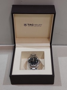 1 X STAINLESS STEEL COLOURED ( TAG HEUER BRANDED ) MENS AQUARACER WATCH WITH BOX ( BACK PLATE CODE : WAY1110) ( PLEASE NOTE TURNING CROWN IS STUCK - WATCH NOT TICKING - REQUIRES FIXING