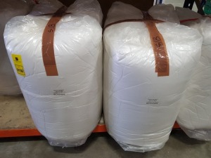 12 X BRAND NEW SINGLE DUVETS IN 10.5 TOG IN 2 BAGS