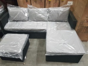 1 X BRAND NEW BALI CORNER RATTAN SOFA IN ONE BOX IN BLACK AND LIGHT GREY - SLIGHT DAMAGE TO BOX - DIMENSIONS LENGTH 190CM - WIDTH 130 CM - HEIGHT 60 CM