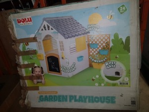 1 X DOLU TOY FACTORY GARDEN PLAYHOUSE - INDOOR / OUTDOOR - INCLUDING A POSTBOX , ELECTRONIC BELL SOUND , PET GATE , SLIDING SHUTTERS