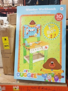 4 X BRAND NEW HEY DUGGEE WOODEN WORKBENCH INCLUDING 30 PIECES