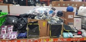 500 + MIXED SPORT LOT CONTAINING DIAMOND GEO CRICKET HELMET - TERMIT SKI HELMET - GLISSADE BAGS - HOMELIFE UNICORN RAINBOW SINGLE SHEETS - 1 BAG WITH LARGE AMOUNT OF VARIOUS SILLICONE SWIMMING CAPS - OUTVENTURE SLEEPING BAGS - THE OFFICIAL CHELSEA 2024 AN