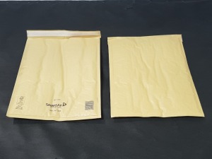 400 X BUBBLE - LINED POSTAL BAGS IN 8 BOXES - SIZE INT. 270 X 360MM IN 8 BOXES - SELF SEAL