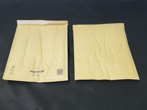 600 X BUBBLE - LINED POSTAL BAGS IN 8 BOXES - SIZE INT. 270 X 360MM IN 12 BOXES- SELF SEAL