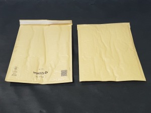 600 X BUBBLE - LINED POSTAL BAGS IN 8 BOXES - SIZE INT. 270 X 360MM IN 12 BOXES- SELF SEAL