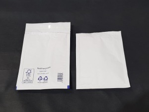 2400 X BRAND NEW BUBBLE LINED WHITE BAGS IN SIZE C/0 - SELF SEAL IN 24 BOXES