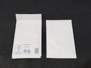 3200 X BRAND NEW BUBBLE LINED WHITE BAGS IN SIZE B/00 - SELF SEAL IN 16 BOXES