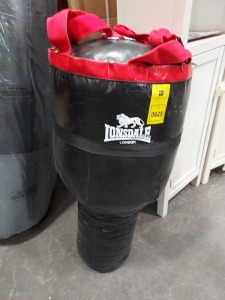 2 X LONSDALE LONDON PUNCHING/ KICKING BAGS - 30 KG - TOP DIAMETER 45CM BOTTOM DIAMETER 25CM - LENGTH 95CM