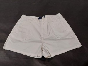 36 X BRAND NEW WOMENS WHITE CHINO SHORTS IN SIZE 34R IN ONE BOX