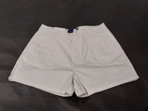 36 X BRAND NEW WOMENS WHITE CHINO SHORTS IN SIZE 30R