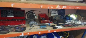 HALF BAY MIXED LOT TO INCLUDE - SAIT GRINDING DISCS - INCOMPLETE HYDRAULIC PRESSURE TEST KIT - PNEUMATIC RUST REMOVER - C CLAMPS - HILTI GOGGLES - HI VIS - EAER MUFFS - EXTENSION LEAD - PAINT BRUSHES ETC