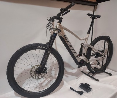 SCOTT STRIKE ERIDE 910 BIKE MODEL : 286498 . FRAME SIZE: L. CONDITION OF USAGE 3 EXAMPLE CROSS COUNTRY AND MARATHON PLEASE CHECK THE DETAIL FOR MORE INFORMATION FRAMECARBON MAIN FRAME / ALLOY SWINGARM VIRTUAL 4 LINK KINEMATIC VLK 27.5 AND 29 COMPATIBLE