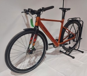 BERGAMONT E-SWEEP SPORT MODEL : 290937 . FRAME SIZE: 52 CM MARK YOUR DISTRICT WITH INVISIBLE POWER: LIGHT, MINIMALIST MAHLE X35+ HUB DRIVE WITH A MAXIMUM TORQUE OF 40 NM, WITH A FULLY INTEGRATED 250 WH BATTERY. SHIMANO CLARIS 1X8 SPEED SHIFTING TECHNOLO