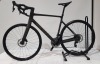 SCOTT ADDICT 10 CARBON BLK MODEL : 286423 . FRAME SIZE L (WITHOUT PEDALS - STANDARD) CONDITION OF USAGE ROAD RACING, TIME TRIAL, TRIATHLON FRAME ADDICT DISC HMF CARBON ENDURANCE GEOMETRY / REPLACEABLE DERAILLEUR HANGER INTERNAL CABLE ROUTING SYNCROS FEN - 2