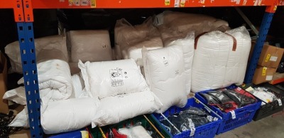 25 + BRAND NEW MIXED BEDDING LOT CONTAINING LUXURY MICROFIBRE TOPPERS SIZE 150CM X 200CM & 180 CM X 200CM - MUSBURY PEACHSKIN DUVET SIZE DOUBLE 200CM X 200CM 10.5 TOG - TWINS 4.5 TOG ETC ON A FULL BAY