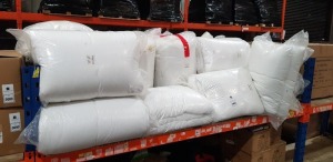 LARGE AMOUNT OF BRAND NEW MIXED BEDDING LOT CONTAINING LUXURY MICROFIBRE BED TOPPERS 150CM X 200CM - 135CM X 190CM - 180CM X 200CM - SINGLE MICROFIBRE BED DUVETS AT 10.5 TOG 135CM X 198CM ON A FULL BAY