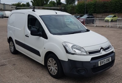 WHITE CITROEN BERLINGO 625 LX HDI DIESEL PANEL VAN 1560CC FIRST REGISTERED 24/3/24 REG: BV13XNE MILEAGE: 77,529 MILES 1 KEY, NO V5, MOT UNTIL 13/10/24 RIGHT HAND DRIVE, ROOF RACK, 3 SEATER CAB RADIO/CD PLAYER