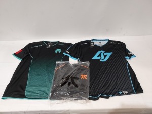 30 X BRAND NEW MIXED JERSEY LOT CONTAINING CLG PRO JERSEY 2021 BLACK/BLUE, IMMORTALS PRO JERSEY 2020 BLACK, FNATIC PRO LONGSLEEVE 2021 BLACK, ETC ALL IN VARIOUS SIZES