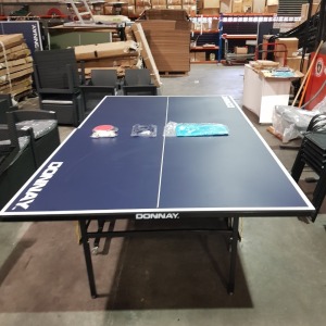 1 X BOXED ( UNKNOWN CONDITION ) DONNAY INDOOR / OUTDOOR FOLDABLE TABLE TENNIS TABLE - INCLUDES NET / BATS / BALLS AND COVER L 274 X W 152.5 X H 76 CM ( PLEASE NOTE THIS IS CUSTOMER RETURN )