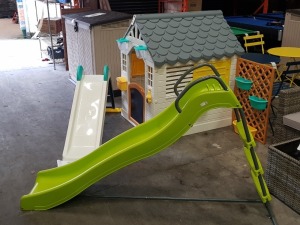 3 PIECE BRAND NEW MIXED GARDEN LOT CONTAINING 1 X DOLU DELUXE GARDEN KIDS PLAYHOUSE - W 130 CM X 110 CM X H 130 CM 1 X KIDS GREEN WAVE SLIDE - 1.8 M LENGTH 1 X KIDS GARDEN WATER SLIDE- - 1.3 M LENGTH