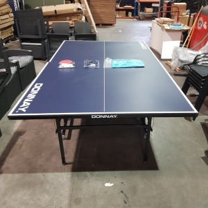 1 X PRE BUILT DONNAY INDOOR / OUTDOOR FOLDABLE TABLE TENNIS TABLE - INCLUDES NET / BATS / BALLS AND COVER L 274 X W 152.5 X H 76 CM ( PLEASE NOTE THIS IS CUSTOMER RETURN )