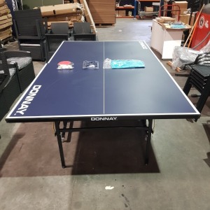 1 X PRE BUILT DONNAY INDOOR / OUTDOOR FOLDABLE TABLE TENNIS TABLE - INCLUDES NET / BATS / BALLS AND COVER L 274 X W 152.5 X H 76 CM ( PLEASE NOTE THIS IS CUSTOMER RETURN )