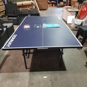 1 X PRE BUILT DONNAY INDOOR / OUTDOOR FOLDABLE TABLE TENNIS TABLE - INCLUDES NET / BATS / BALLS AND COVER L 274 X W 152.5 X H 76 CM ( PLEASE NOTE THIS IS CUSTOMER RETURN )