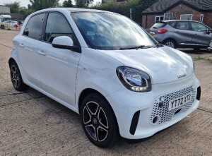 WHITE SMART EQ FORFOUR PREMIUM, REG NO: YT72 XTO, ELECTRIC, 5 DOOR HATCHBACK, FIRST ,REGISTERED 2022, 2 KEYS, WITH V5, 1ST MOT DUE ON 21 AUGUST 2025, 8520 MILES, CLIMATE CONTROL, WITH CHARGER, HEATED FRONT SEATS