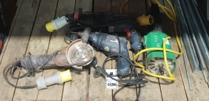 4 PIECE TOOL LOT CONTAINING 1 X BOSCH 110 V ANGLE GRINDER ( GWS 7-115 ) 1 X BOSCH CORDED DRILL ( GBM 450 ) 1 X BOSCH 110 V HAMMER DRILL ( GBH 2-26 DRE ) 1 X HITACHI 110 V CUT OFF MACHINE (CC12Y)