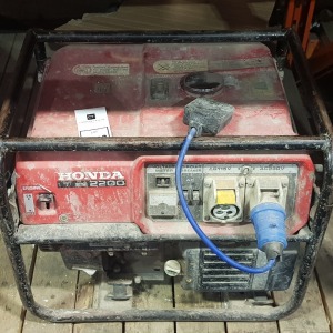 1 X HONDA EM 2200 PETROL GENERATOR - AC115 V / AC230V - TESTED WORKING