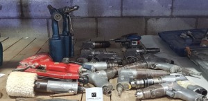 18 PIECE MIXED TOOL LOT CONTAINING VARIOUS PNEUMATIC DRILLS / PNEUMATIC HAUBOLD NAIL GUN / PNEUMATIC LOBSTER RIVET GUN / PNEUMATIC POLISHER ETC